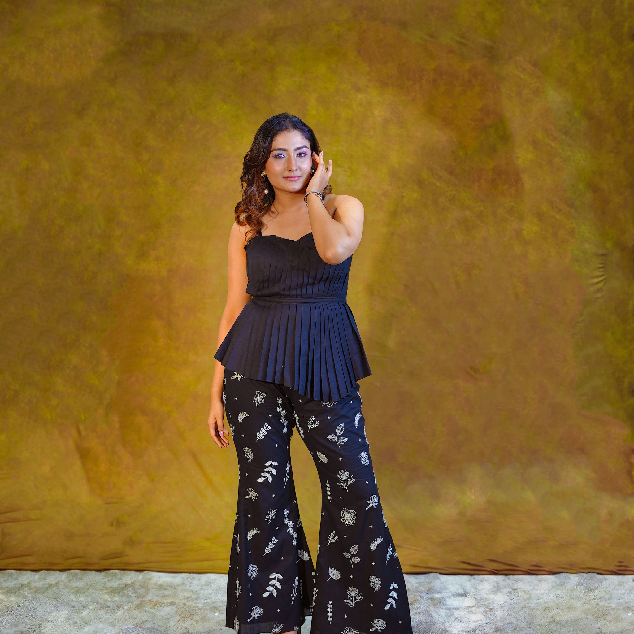 जashn Black embroidered cor-set