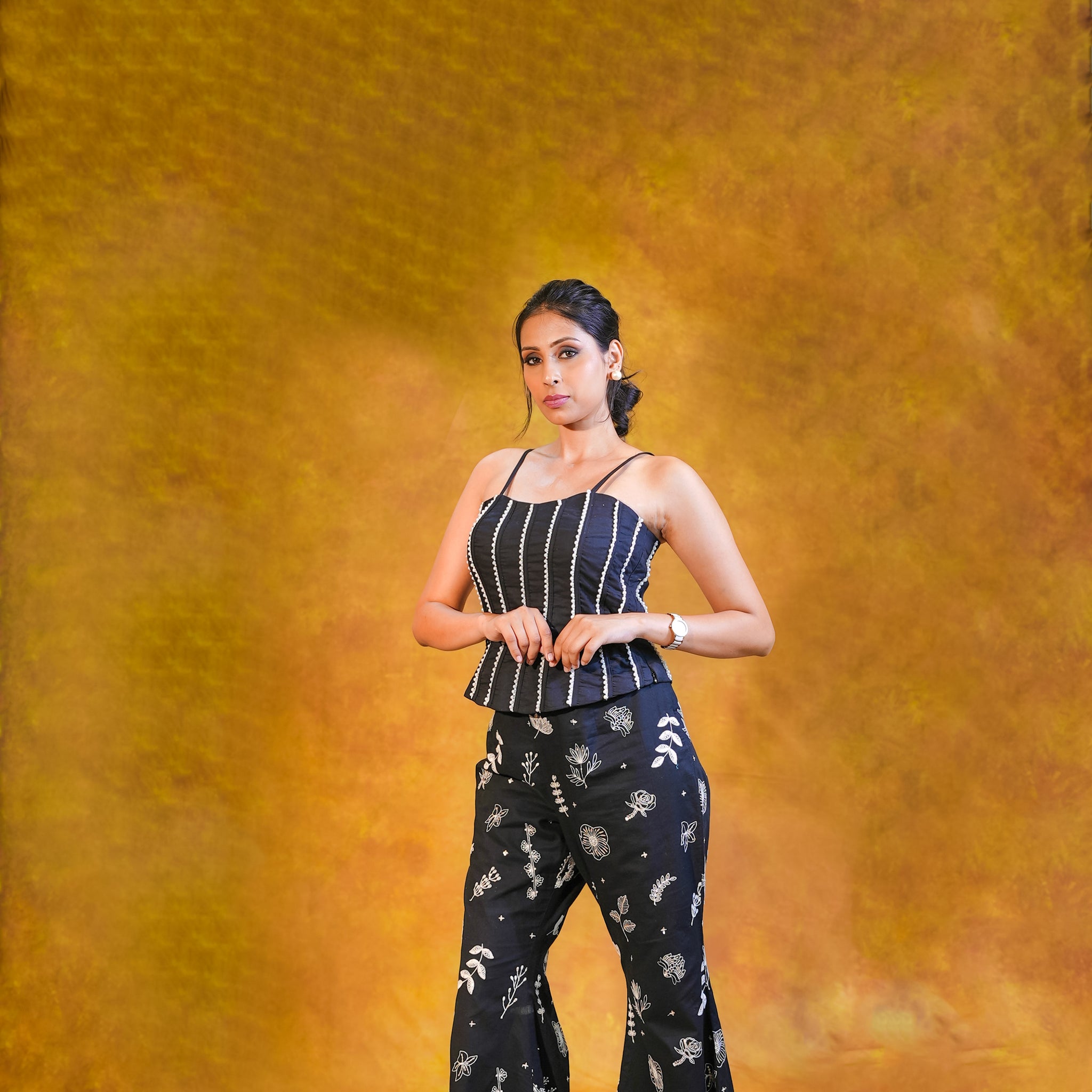 जashn Embroidered Corset